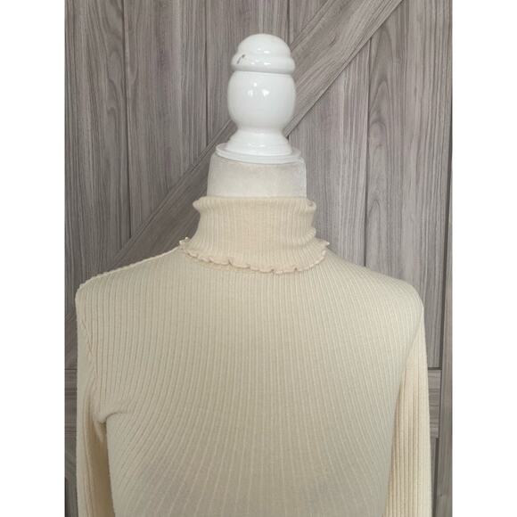 NWOT BDG Med long sleeve crop top cream - Picture 2 of 8